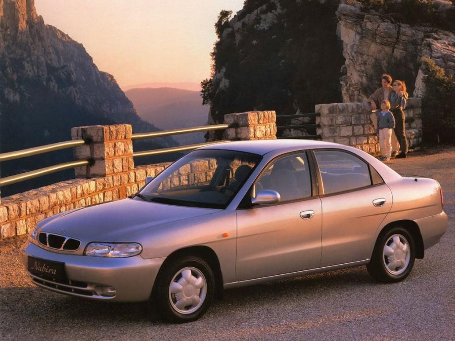  Daewoo Nubira Sedan 1997 года  (фото 9 из 10)